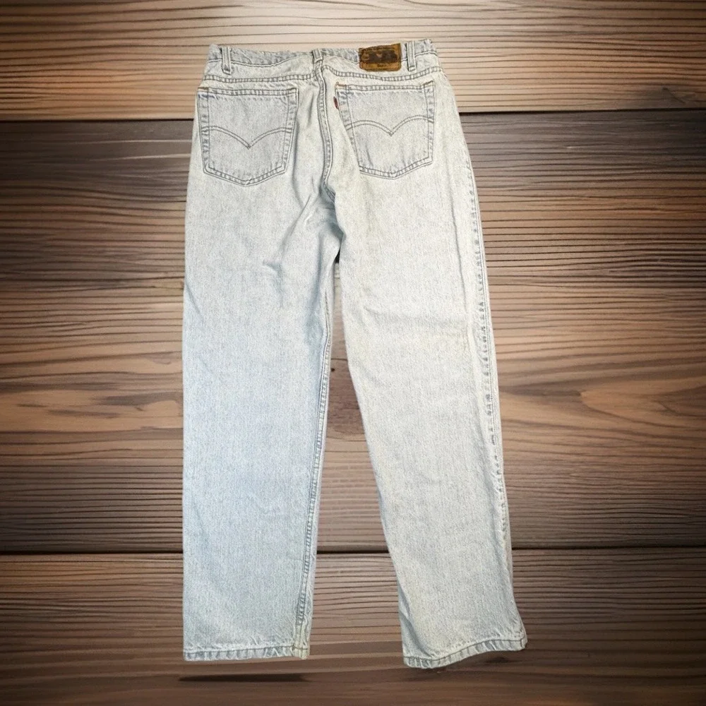 Levis features classic